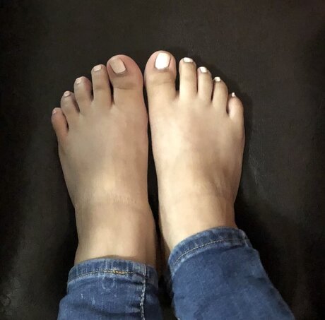 Naken läckt OnlyFans-bild av Sweetfeetish420