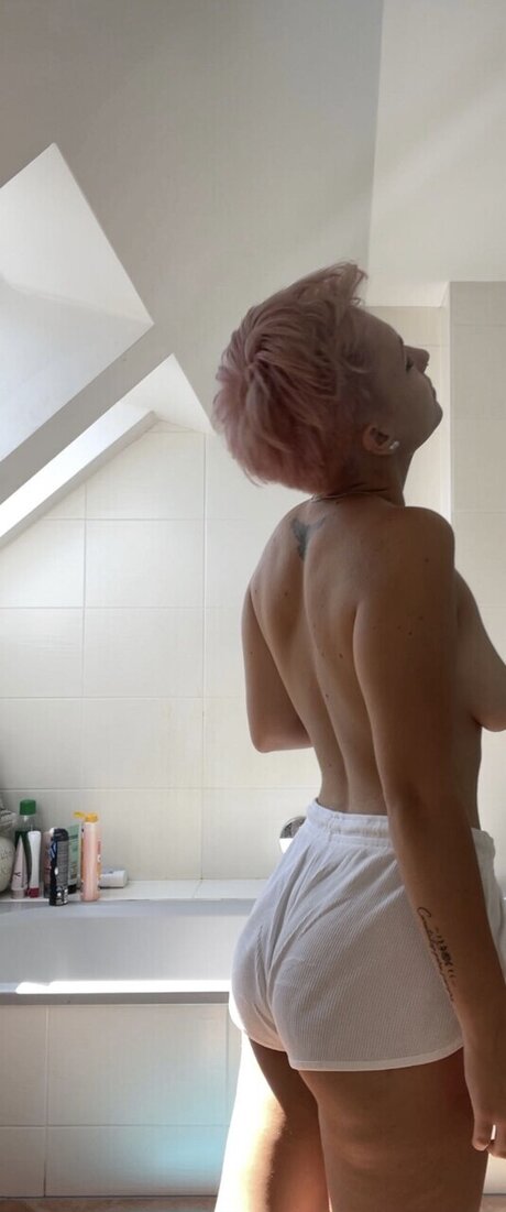 Naken lekkede OnlyFans-bilde av Pink