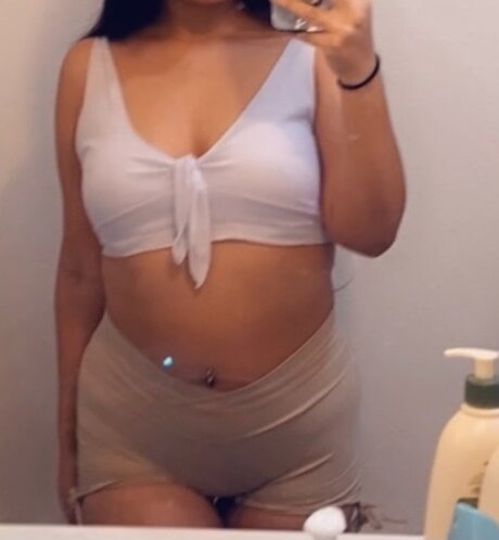 Naken läckt OnlyFans-bild av Babygirll