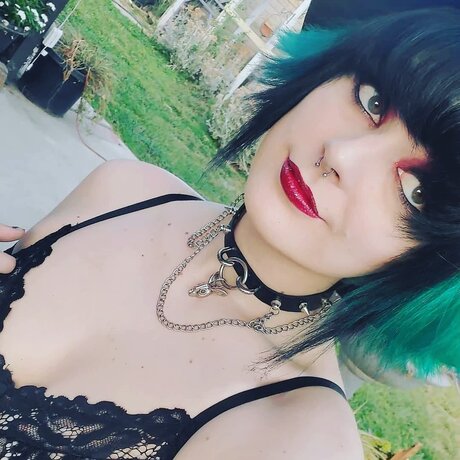 Naken läckt OnlyFans-bild av Lavender Puppy