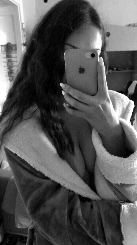 Naken lekkede OnlyFans-bilde av Luna Olivia