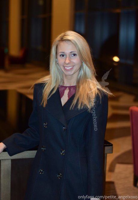 Petite_angelxoxo