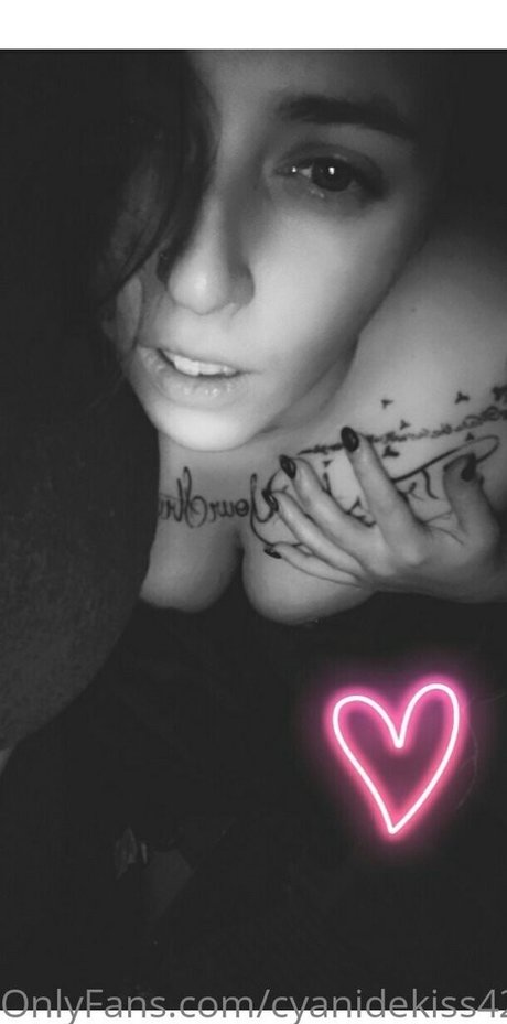 Nahá fotka uniklých OnlyFans od Cyanidekiss420