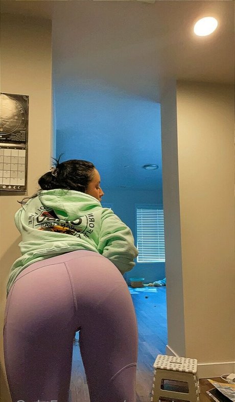 Naken lekkede OnlyFans-bilde av Scarletssrose