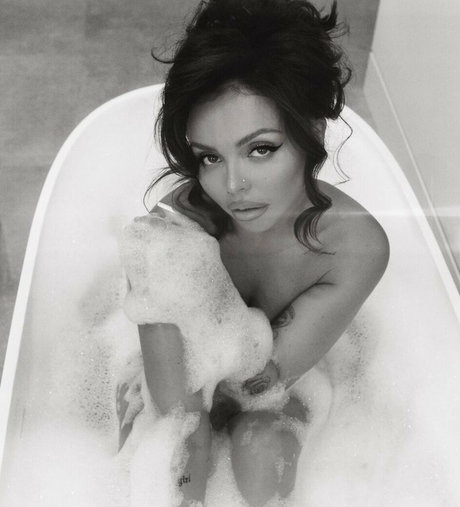 Nacktes geleaktes OnlyFans-Foto von Jesy Nelson