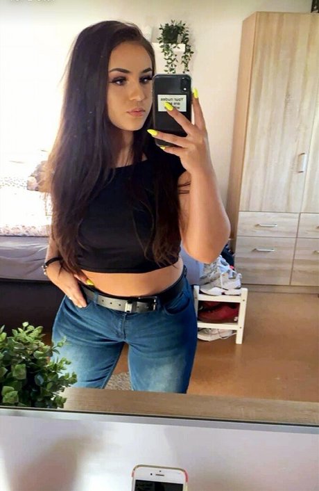 Nahá fotka uniklých OnlyFans od Fiona Schramm