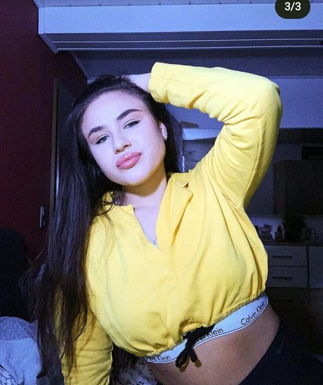 Nahá fotka uniklých OnlyFans od Fiona Schramm