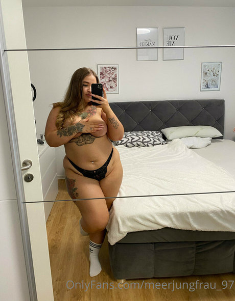 Nahá fotka uniklých OnlyFans od Meerjunqfrau97