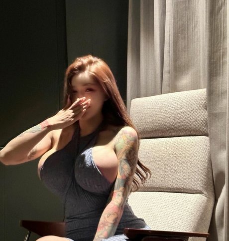 Nahá fotka uniklých OnlyFans od Nisixixixi