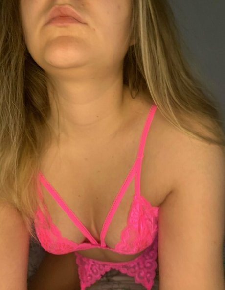 Naken lekkede OnlyFans-bilde av Averymaeex