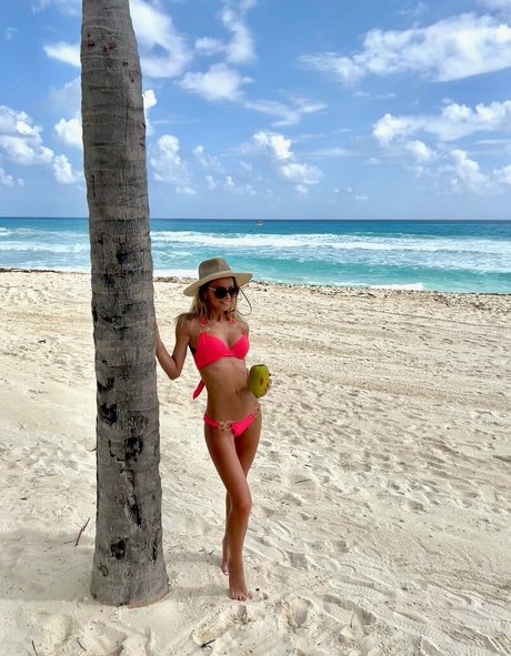 Naken lekkede OnlyFans-bilde av Bella Thore