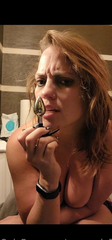 Naken läckt OnlyFans-bild av Emgaudy3