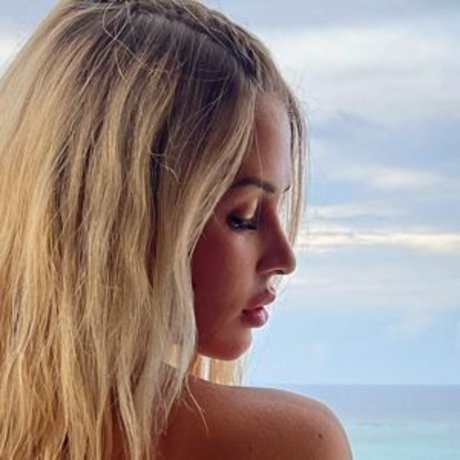 Alasti lekkinud OnlyFans-i pilt Molliipop