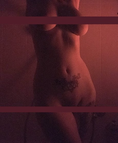 Foto desnuda filtrada de OnlyFans de Hellpendragon
