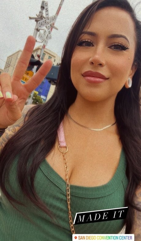 Meghanelle
