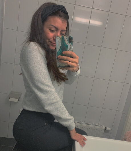 Naken lekkede OnlyFans-bilde av Nathalievieira