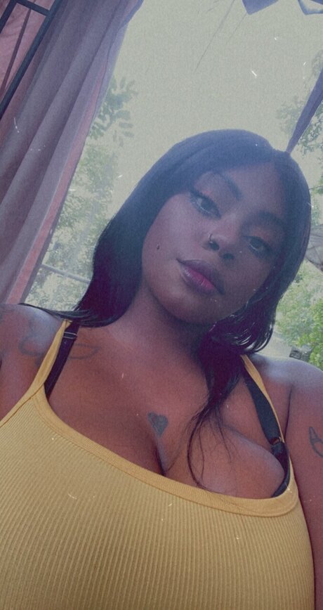 Alaston vuotanut OnlyFans-kuva Thatgirlyola