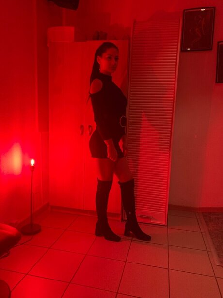 Naken lekkede OnlyFans-bilde av Andreea Maria