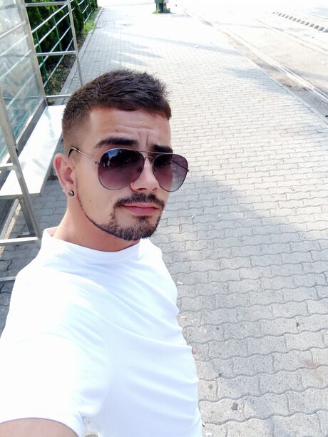 Naken lekkede OnlyFans-bilde av Mihaialexandru Dulai