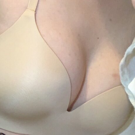 Naken läckt OnlyFans-bild av  