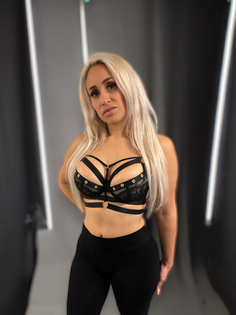 Alaston vuotanut OnlyFans-kuva Luna Sky