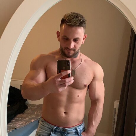 Naken lekkede OnlyFans-bilde av Laurentiu