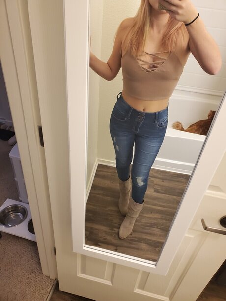 Naken läckt OnlyFans-bild av Rosebuds