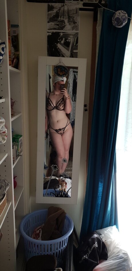 Nøgent lækket OnlyFans-billede af Athena
