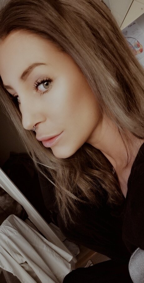 Naken lekkede OnlyFans-bilde av Sandy