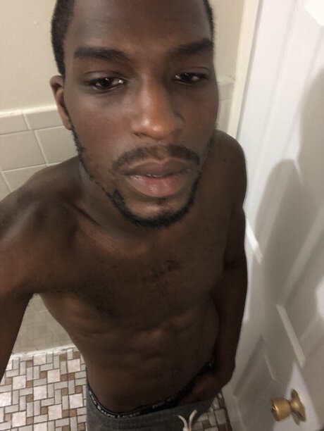 Naken lekkede OnlyFans-bilde av Bryant Dathan