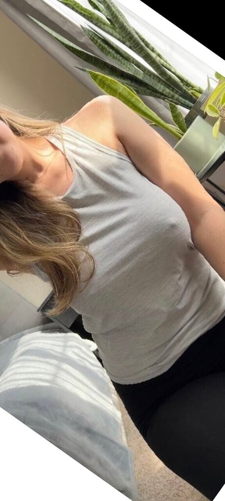 Naken lekkede OnlyFans-bilde av Baby Cakes 