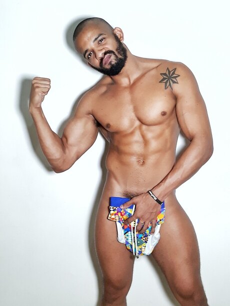 Nahá fotka uniklých OnlyFans od Enzo Brown