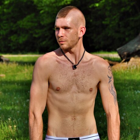 Naken läckt OnlyFans-bild av Johnny Rockit
