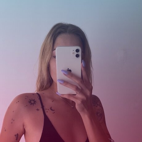 Naken lekkede OnlyFans-bilde av Allie Inky