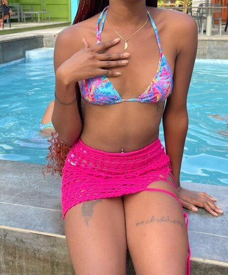 Naken lekkede OnlyFans-bilde av Baby Vixen