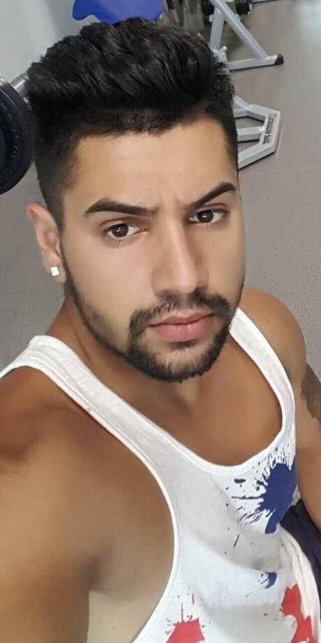 Naakte gelekte OnlyFans-foto van Ayshas Boyfriend