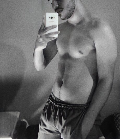 Naken lekkede OnlyFans-bilde av Jorge Love