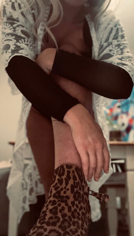 Foto nua vazada do OnlyFans de Love Triangle