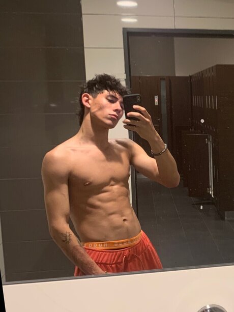 Naken lekkede OnlyFans-bilde av Baby Michael