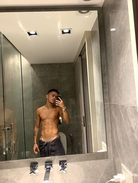 Alaston vuotanut OnlyFans-kuva Vanderson Arajo
