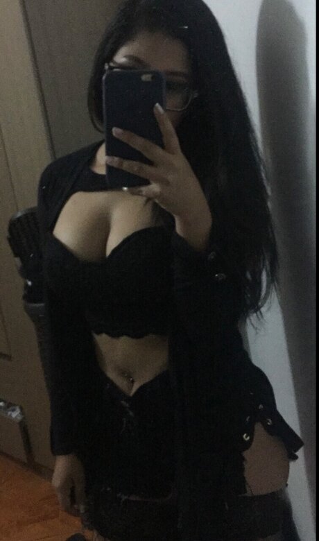 Naken lekkede OnlyFans-bilde av Tani
