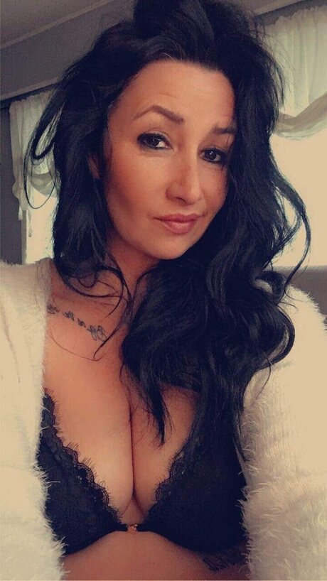 Nahá fotka uniklých OnlyFans od Demi Shay