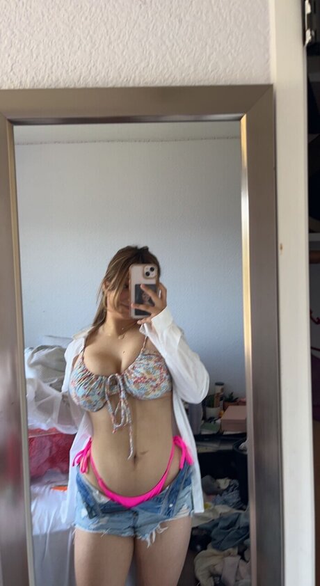 Обнаженная фотография утечки OnlyFans от Yasmin