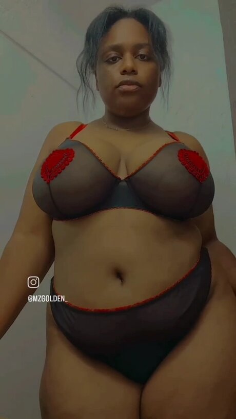 Naken lekkede OnlyFans-bilde av Goldenthickness
