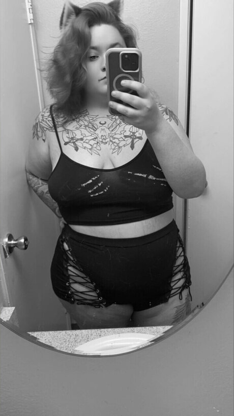 Naakte gelekte OnlyFans-foto van Scarletfireblood