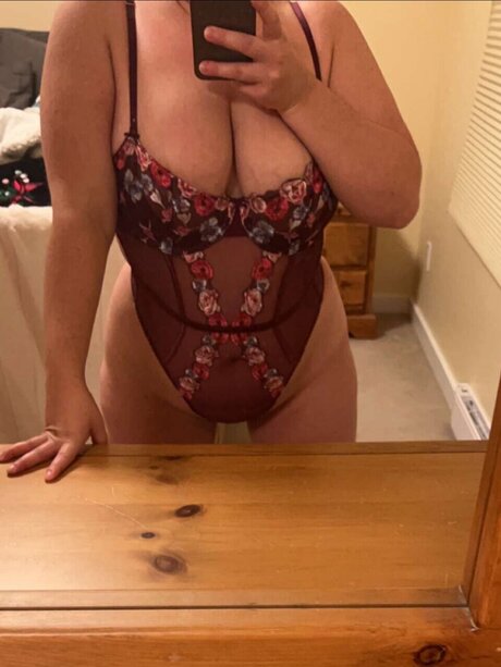 Naken lekkede OnlyFans-bilde av Elizabeth