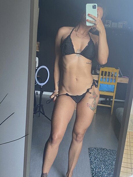 Naken lekkede OnlyFans-bilde av Victoria Klein