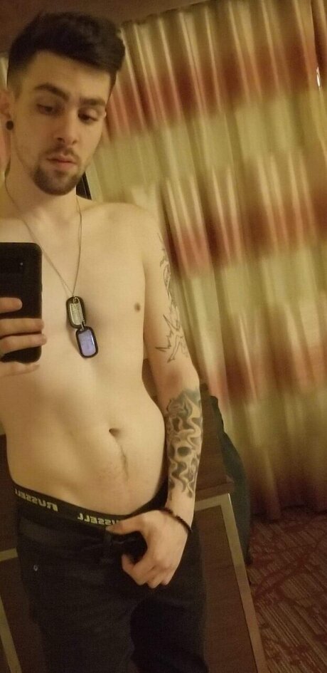 Nahá fotka uniklých OnlyFans od Invictus