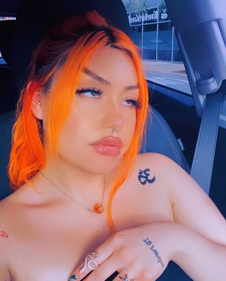Naken lekkede OnlyFans-bilde av Selenaspinzzz