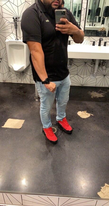 Naken lekkede OnlyFans-bilde av Omar